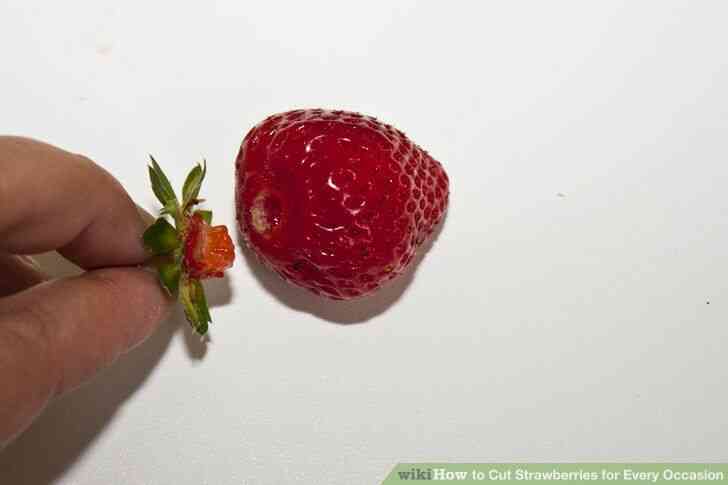 Image intitulée Couper les fraises Étape 2